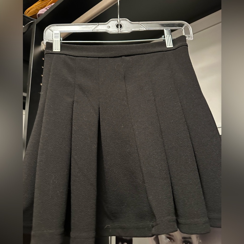 Black pleated skirt